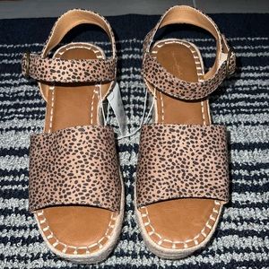 Universal Thread Sandal Wedge